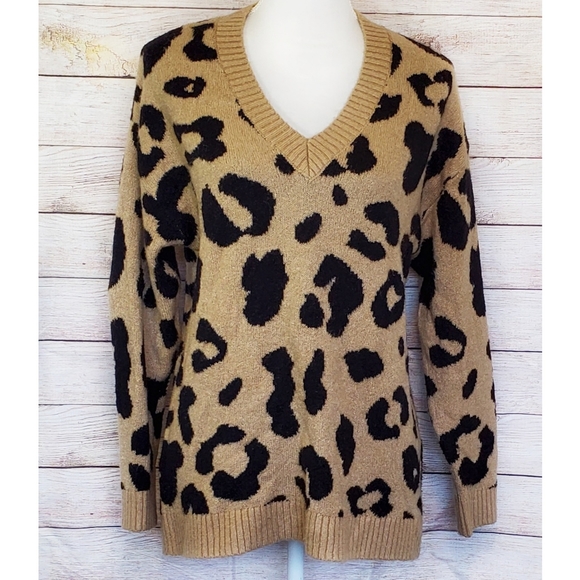 Forever 21 V-Neck Leopard Print Sweater - Picture 2 of 4